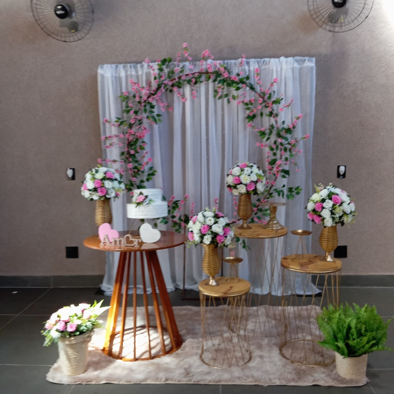 Decoração de Casamento Arco Floral Rosa - Espelhomagicopeguemonte