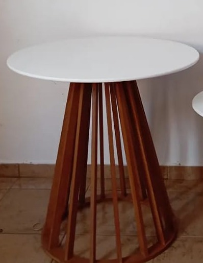 Mesa Cone Ripada Tampo Branco G - Espelhomagicopeguemonte