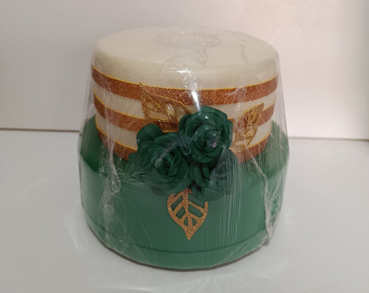 Bolo Fake  Verde E Dourado  - Espelhomagicopeguemonte