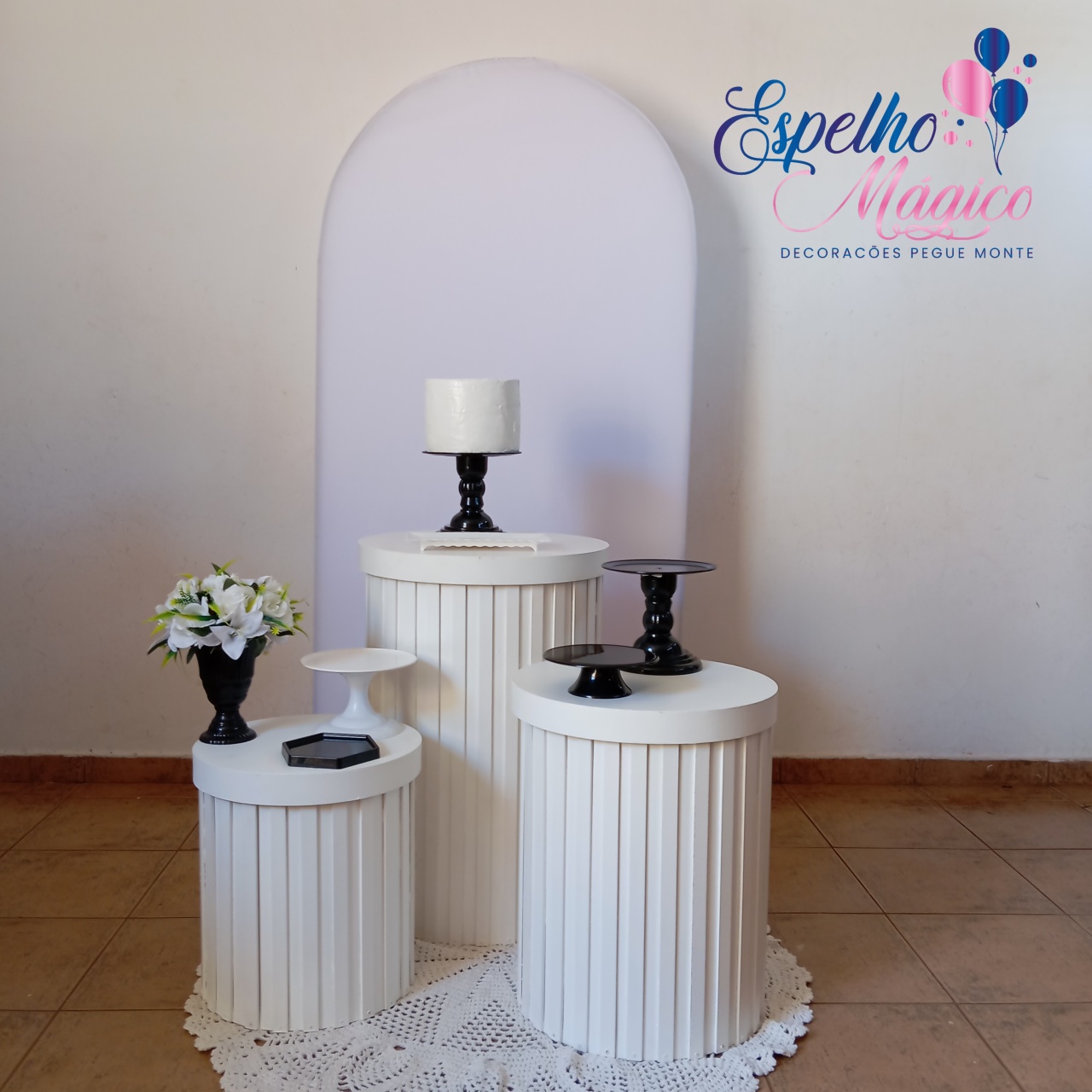 Decoração Branco E Preto Painel Romano  - Espelhomagicopeguemonte