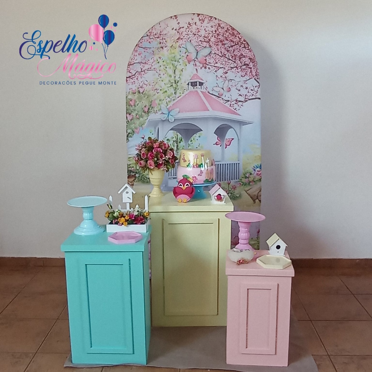 Decoração Jardim Painel Romano E Mesa Cubo Boiserie - Espelhomagicopeguemonte