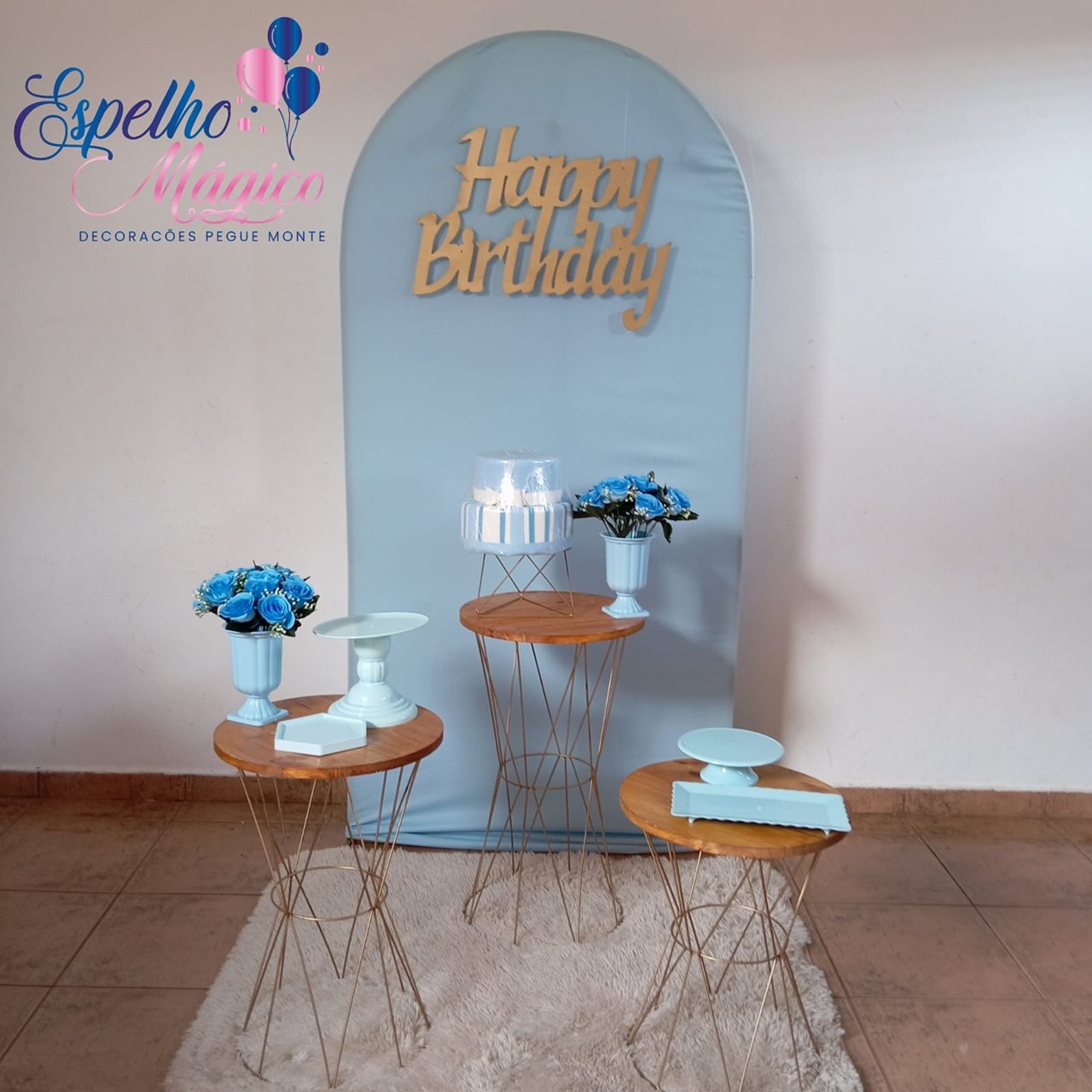 Decoraçao Happy Birthday Painel Romano Azul Claro  - Espelhomagicopeguemonte