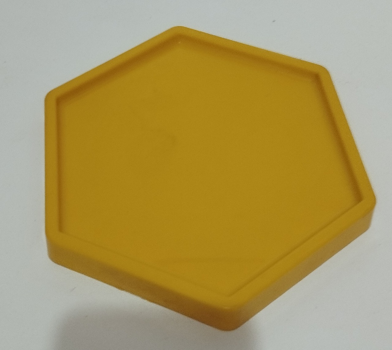 Bandeja Sextavada Amarelo  - Espelhomagicopeguemonte