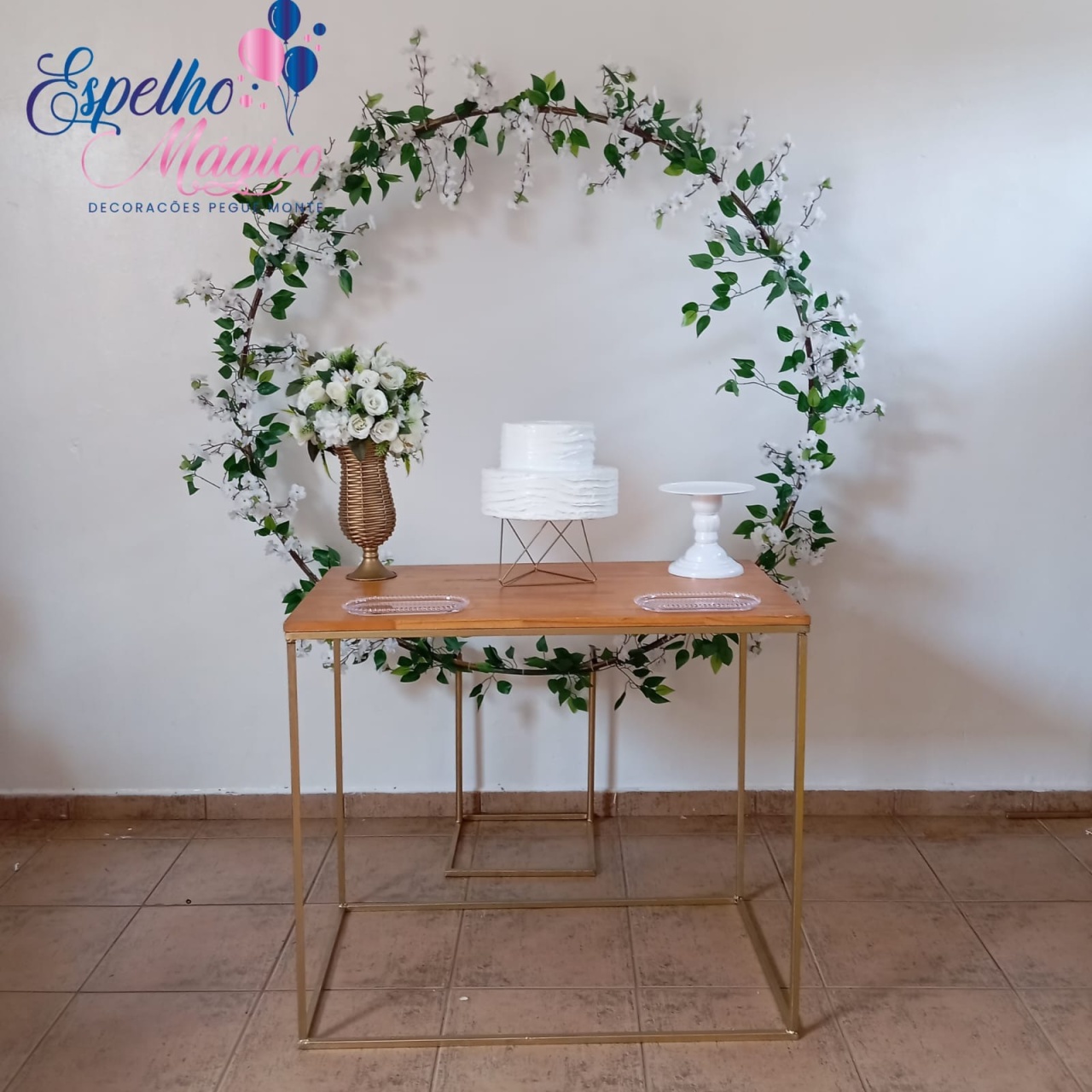Decoração Mesa Cubo Ferro E Painel Flor de Cerejeira  - Espelhomagicopeguemonte