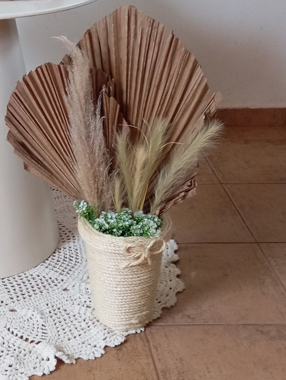 Cachepo Com Latania 2 Folhas - Espelhomagicopeguemonte