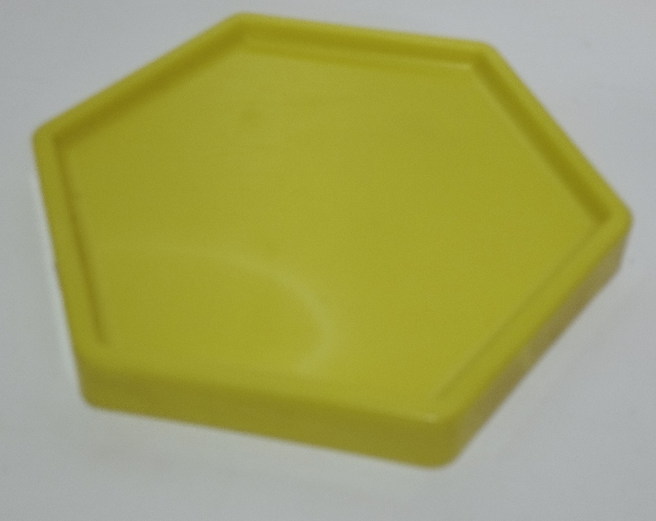 Bandeja Sextavada Grande Amarelo Neom - Espelhomagicopeguemonte