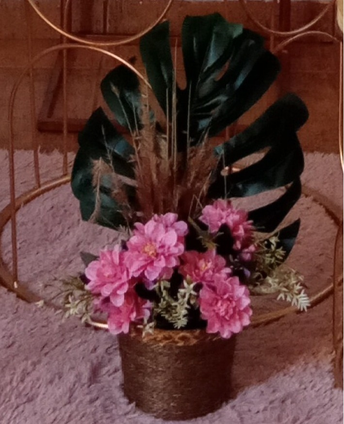 Cachepo de Chao Com Arranjo Rosa - Espelhomagicopeguemonte
