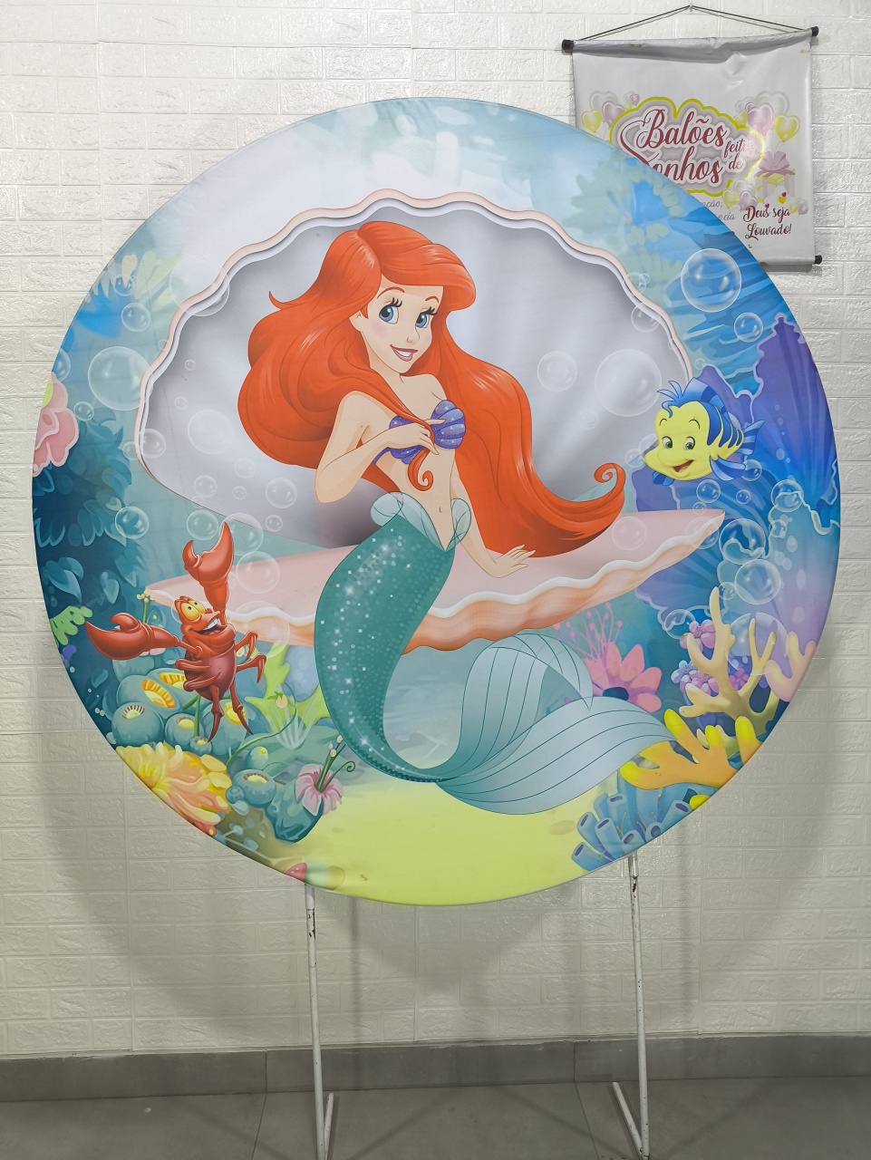 Painel Redondo 150X150 Ariel Fundo Verde Água - Baloesfeitosdesonhos 
