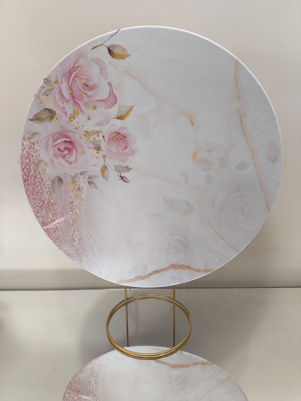 Mini Painel Branco Com Rosas 50X50 - Baloesfeitosdesonhos 