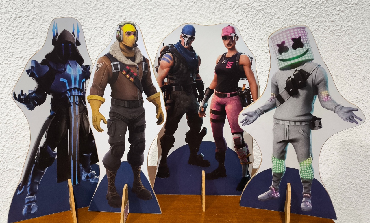 Kit 4 Displays 25Cm, Fortnite  - Baloesfeitosdesonhos 