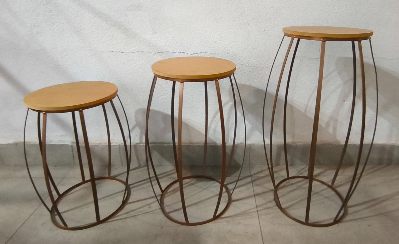 Trio de Mesas Com Formato de Barril  Rose Gold  - Baloesfeitosdesonhos 