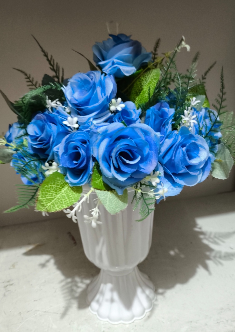 Arranjo Flores Azul Celeste - Baloesfeitosdesonhos 