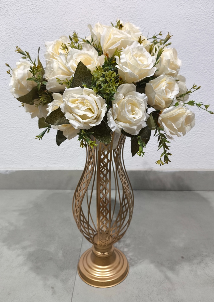 Arranjo de Flores Bege - G - Baloesfeitosdesonhos 