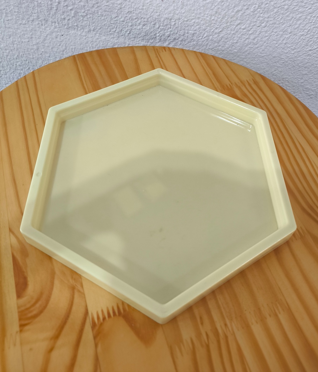 Doceira Hexagonal Candy Color Bege 15Cm - Baloesfeitosdesonhos 