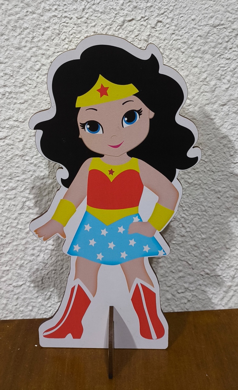 Display 30Cm, Mulher Maravilha Saia Clara 2 - Baloesfeitosdesonhos 