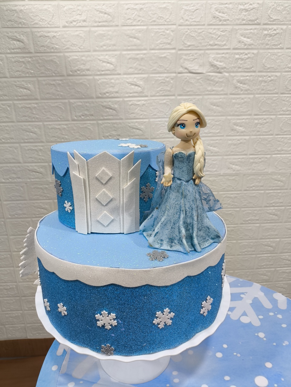 Bolo Fake Frozen - Baloesfeitosdesonhos 