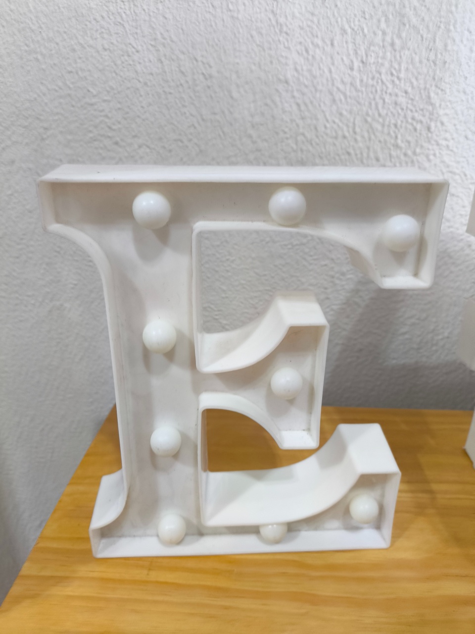 Luminária de Mesa E - Baloesfeitosdesonhos 