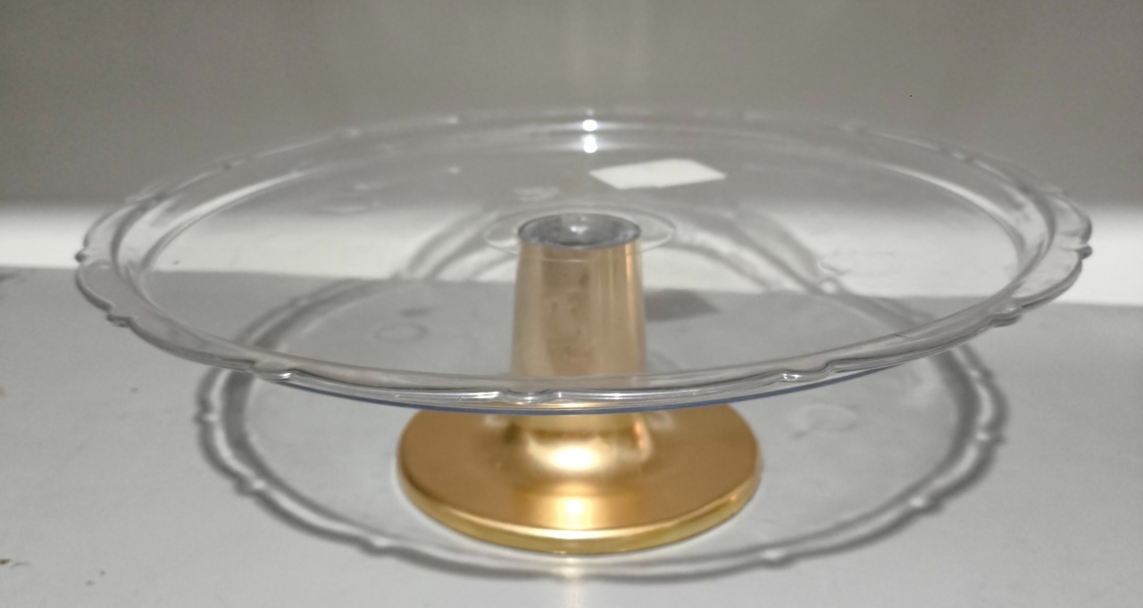 Doceira Transparente Com Pé Dourado 25Cm - Baloesfeitosdesonhos 