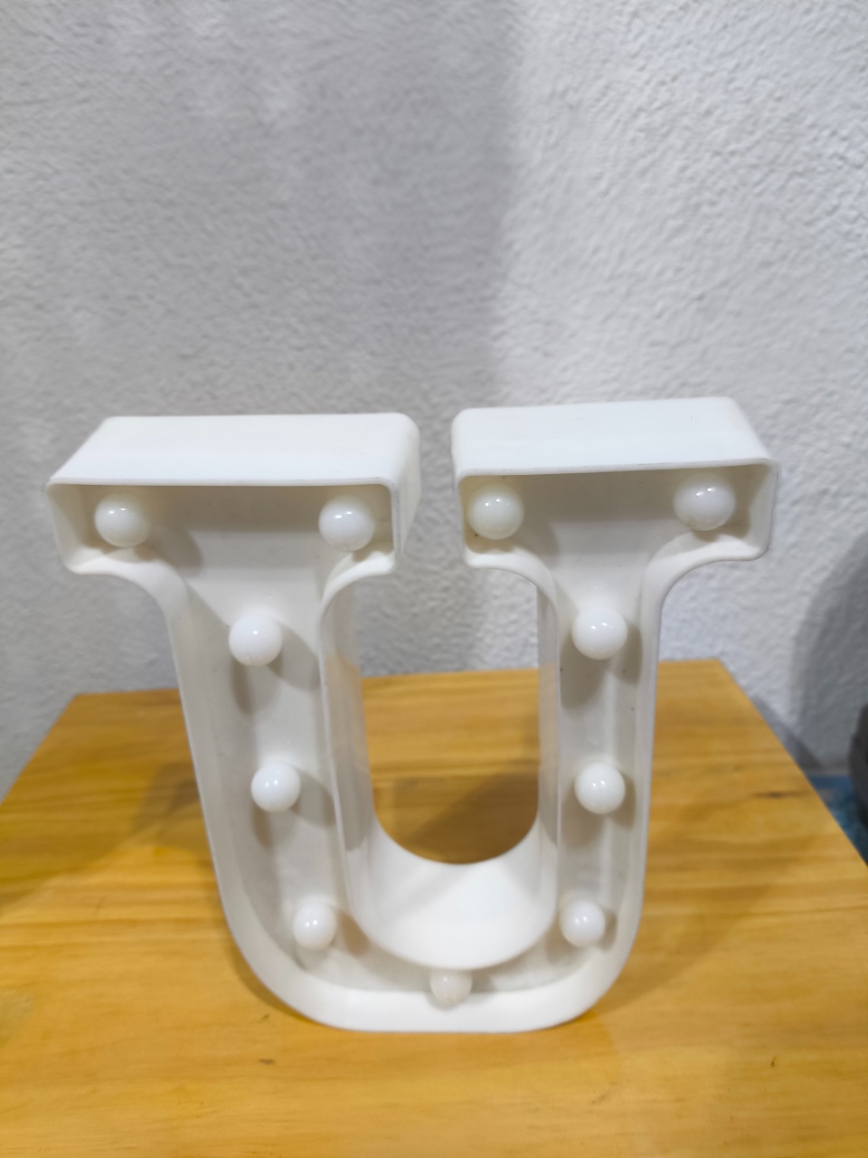 Luminária de Mesa U - Baloesfeitosdesonhos 