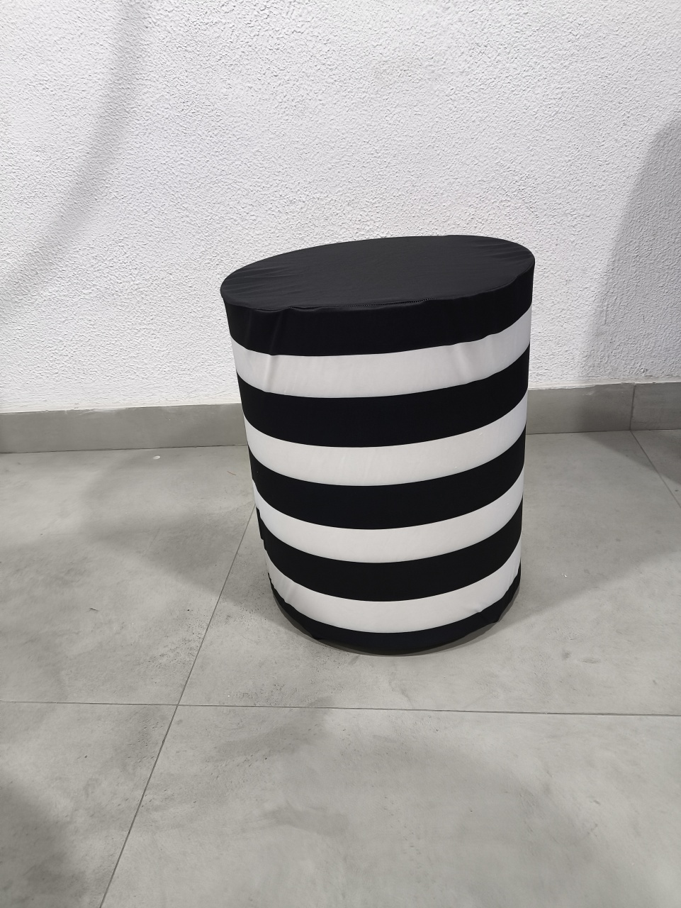 Capa Cilindro Listrada Preto E Branco P - Baloesfeitosdesonhos 
