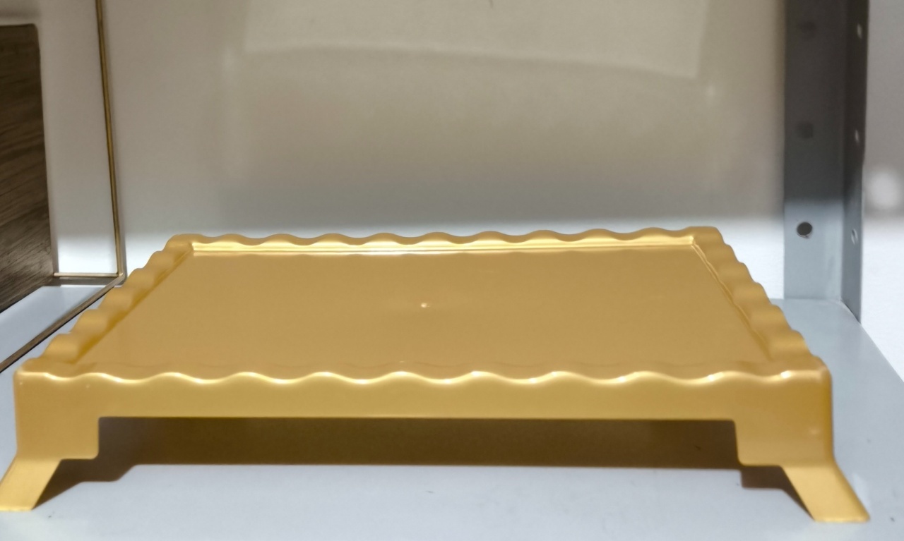 Doceira Dourada Retangular 26Cm - Baloesfeitosdesonhos 