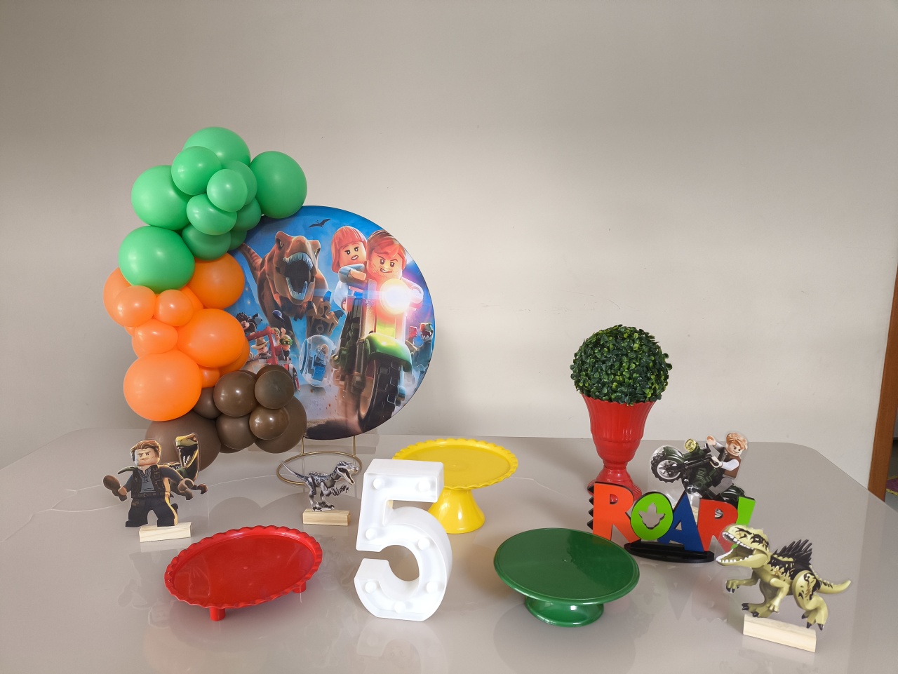 Kit Mini Festa da Mesa Lego Jurassic Com Arco de Bexiga - Baloesfeitosdesonhos 