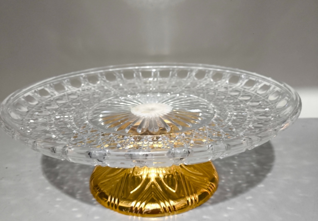 Doceira Cristal Pe Dourado 25Cm - Baloesfeitosdesonhos 