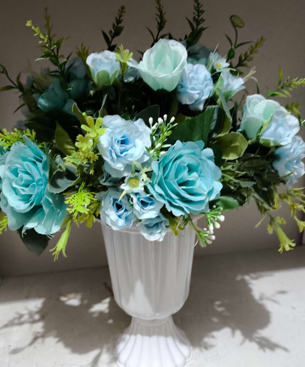 Arranjo de Flores Azul Bebê  - Baloesfeitosdesonhos 