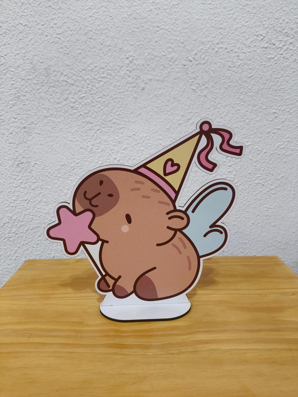 Display 20Cm Capivara Fada Simples - Baloesfeitosdesonhos 