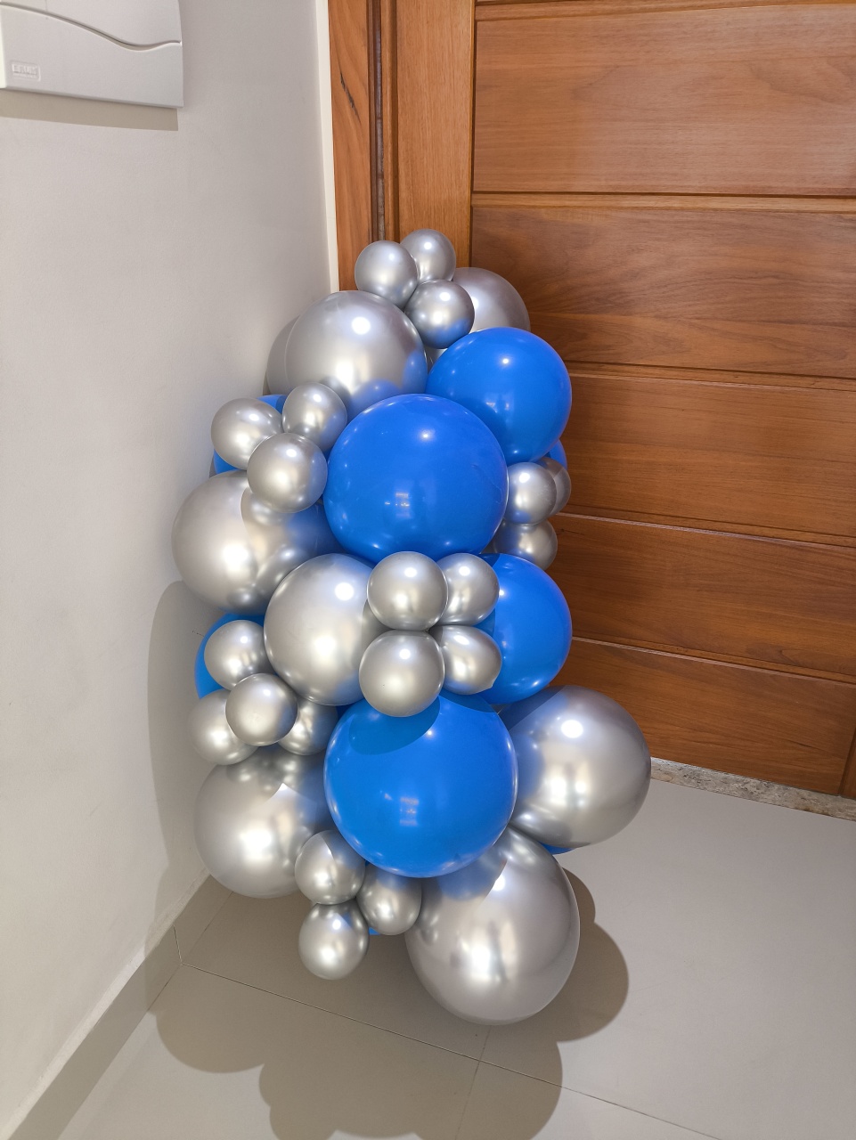 Mini Arco de Bexiga Azul Royal E Prata - Baloesfeitosdesonhos 
