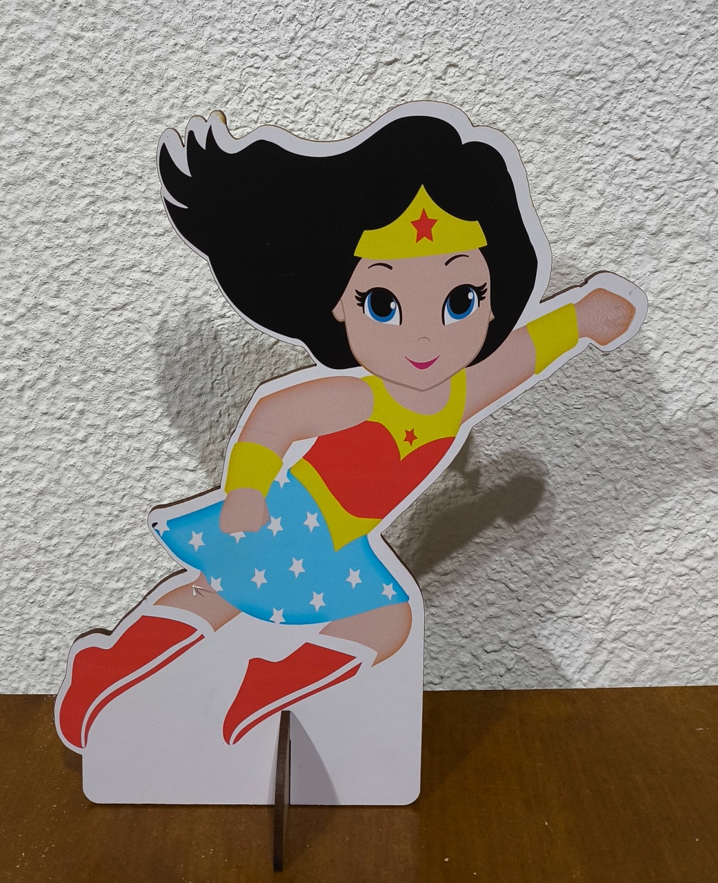Display 30Cm, Mulher Maravilha Saia Clara  - Baloesfeitosdesonhos 