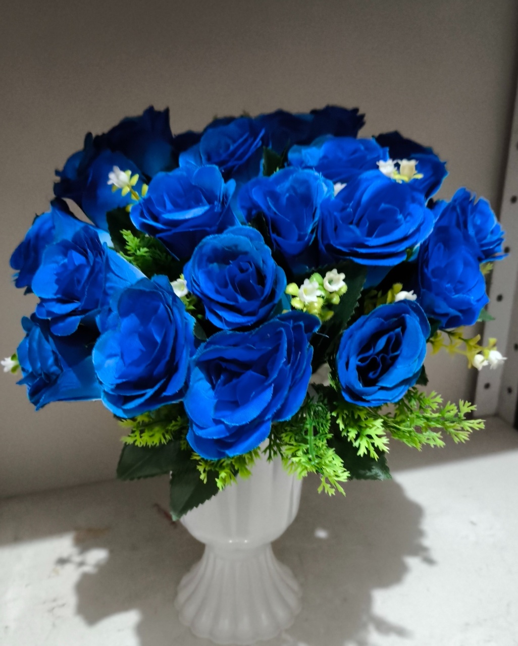 Arranjo de Flores Grande Azul Forte  - Baloesfeitosdesonhos 