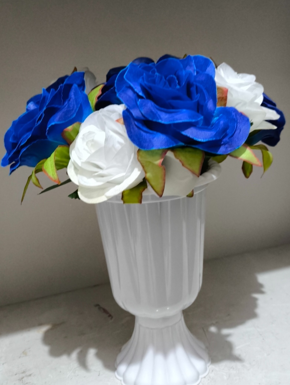 Arranjo Flores Azul E Branco Pequeno  - Baloesfeitosdesonhos 