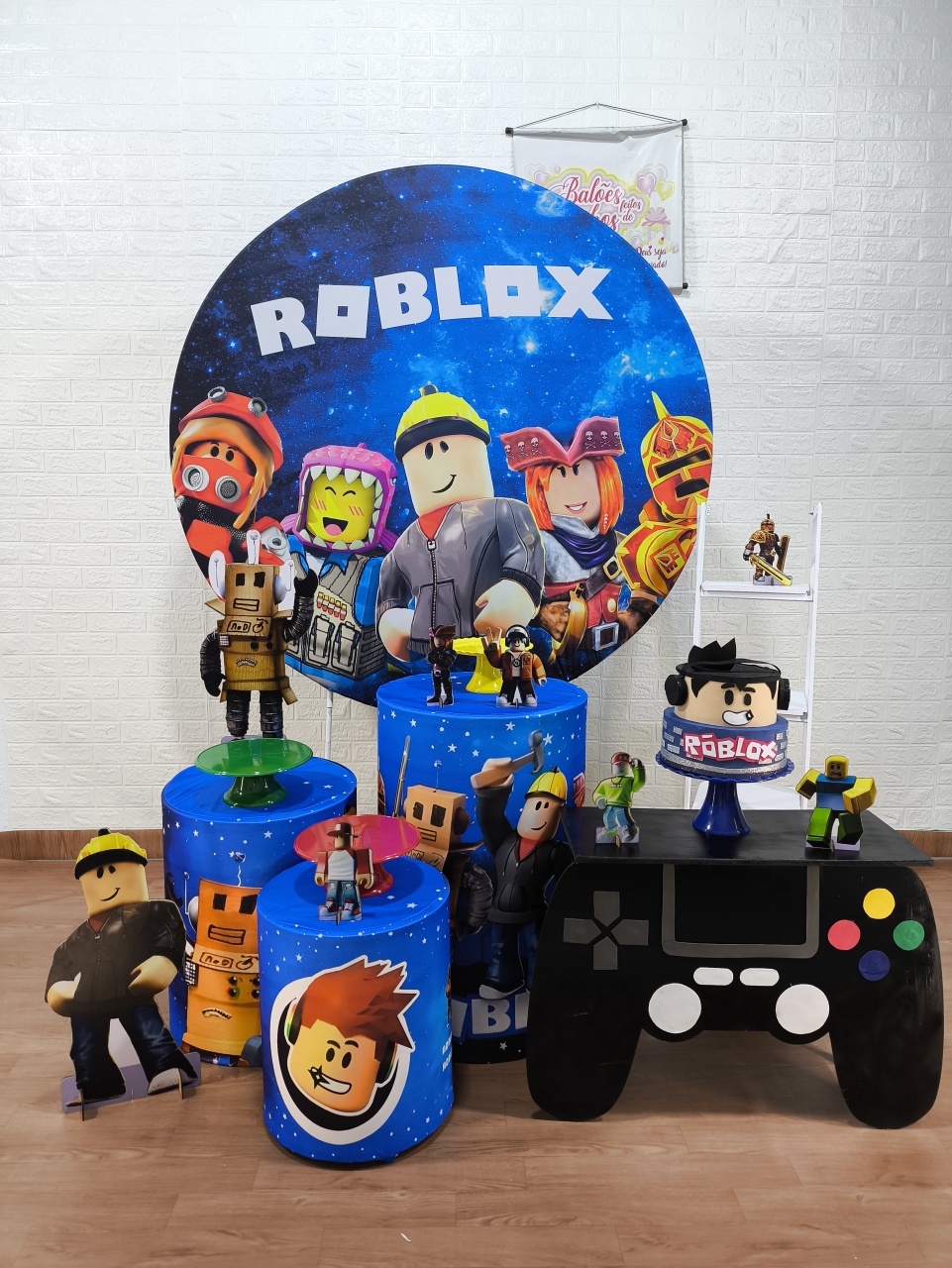 Kit Roblox Mini Mesa Game - Baloesfeitosdesonhos 