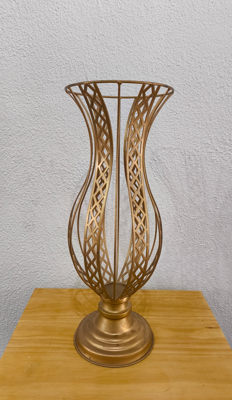 Vaso Aramado Dourado  - Baloesfeitosdesonhos 