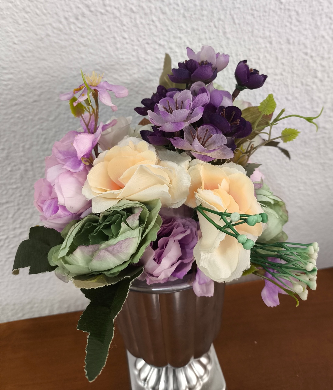 Mini Arranjo de Flor Roxo E Branco  - Baloesfeitosdesonhos 