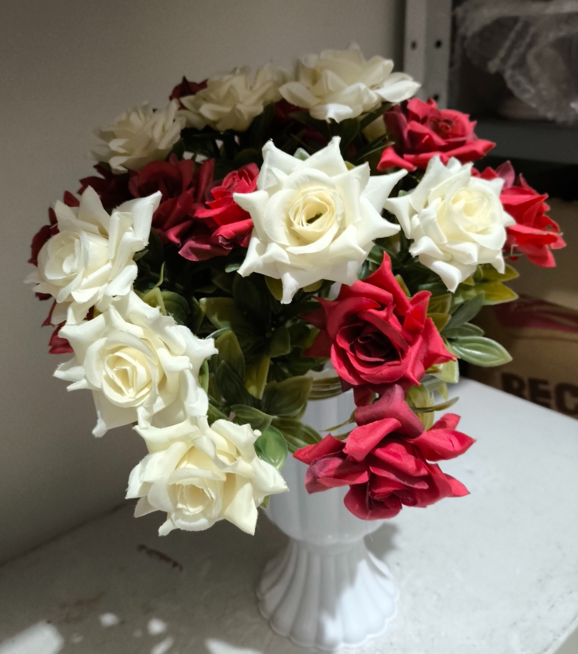 Arranjo Mini Rosa Vermelho E Bege - Baloesfeitosdesonhos 