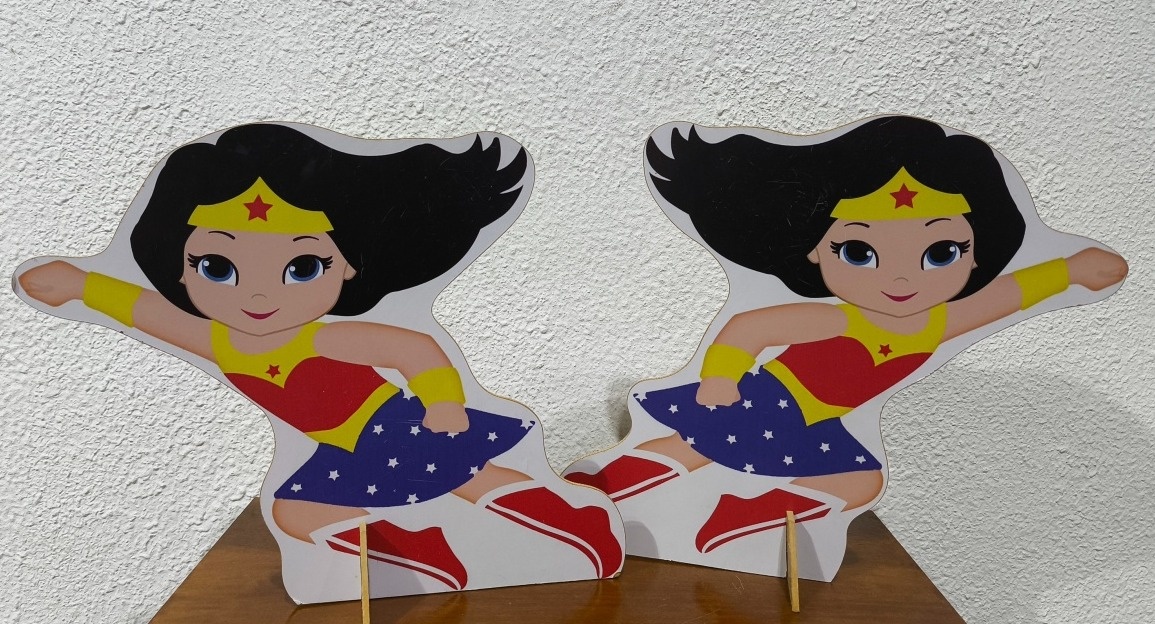 Display 20Cm, Mulher Maravilha 2 - Baloesfeitosdesonhos 