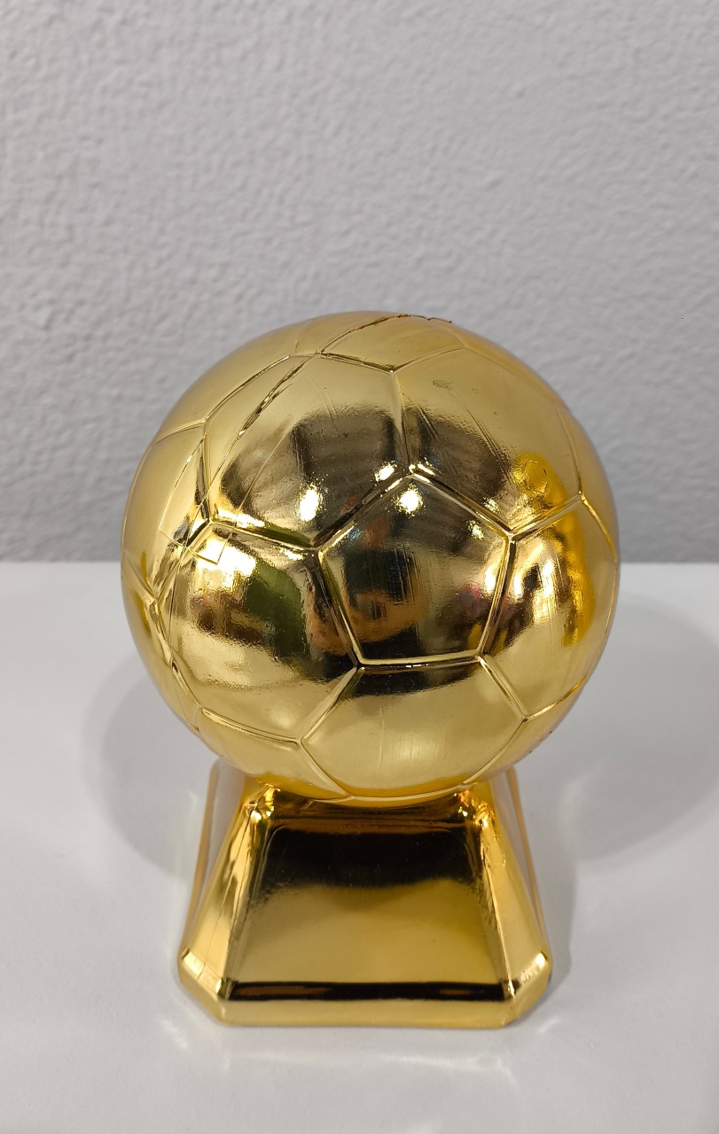 Enfeite Troféu Bola de Ouro - Baloesfeitosdesonhos 