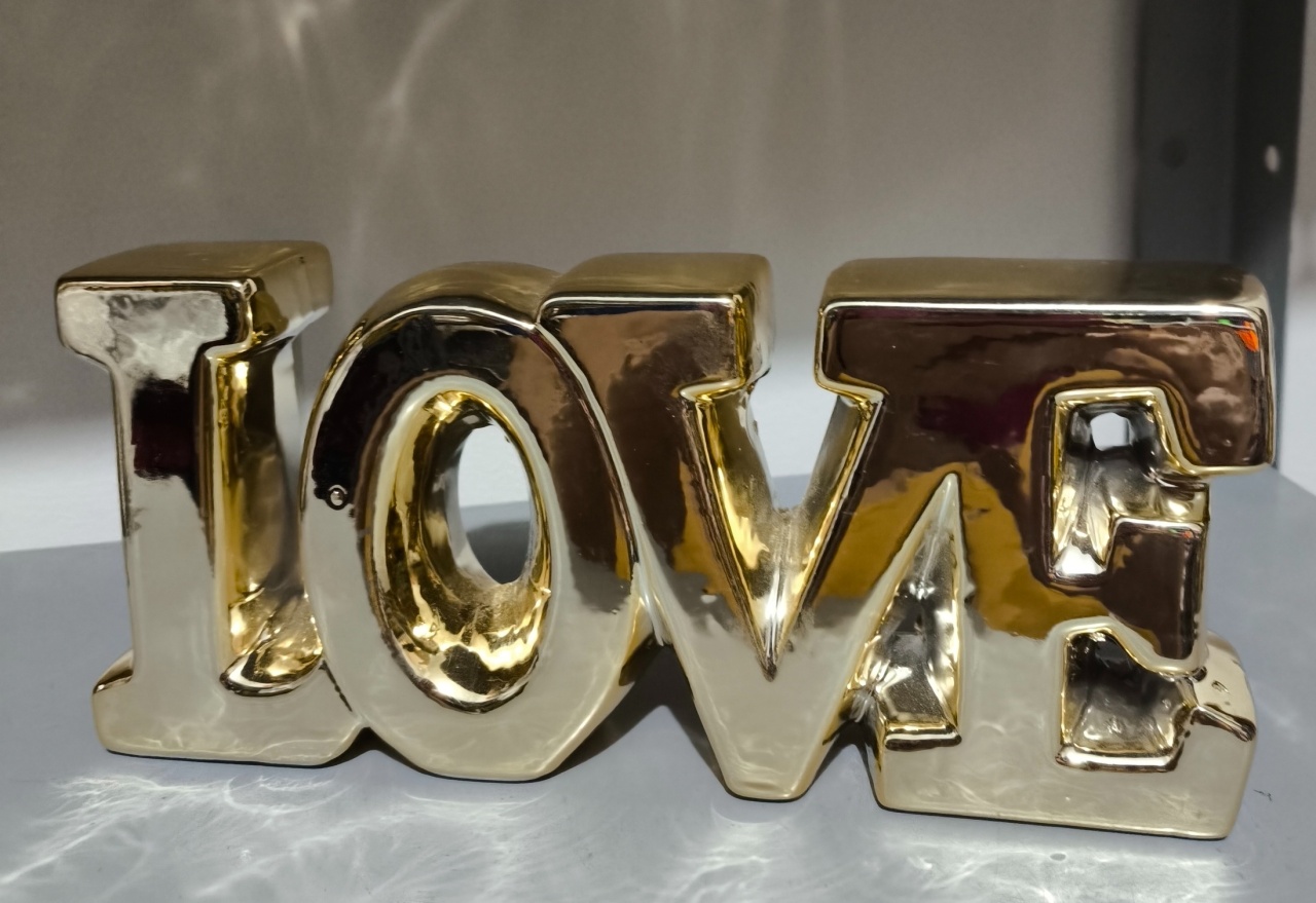 Love Porcelana 15Cm - Baloesfeitosdesonhos 