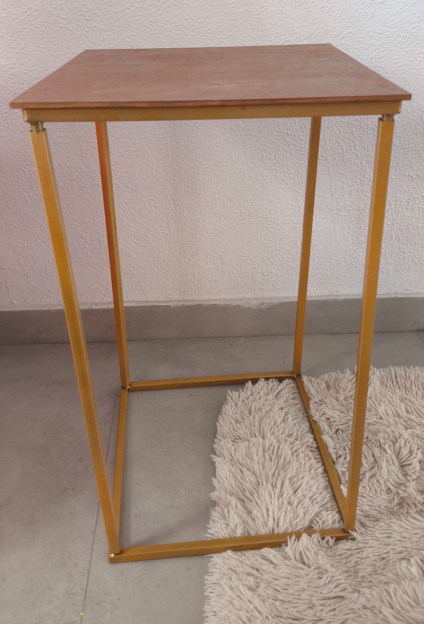 Mesa Quadrada Dourado 0.70 Cm - Baloesfeitosdesonhos 