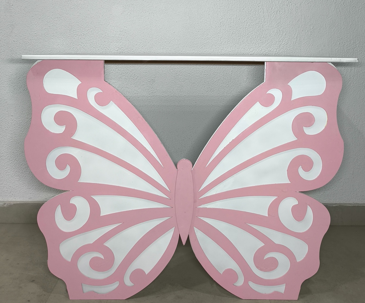 Mesa de Borboleta Branco E Rosa  Mdf - G - Baloesfeitosdesonhos 