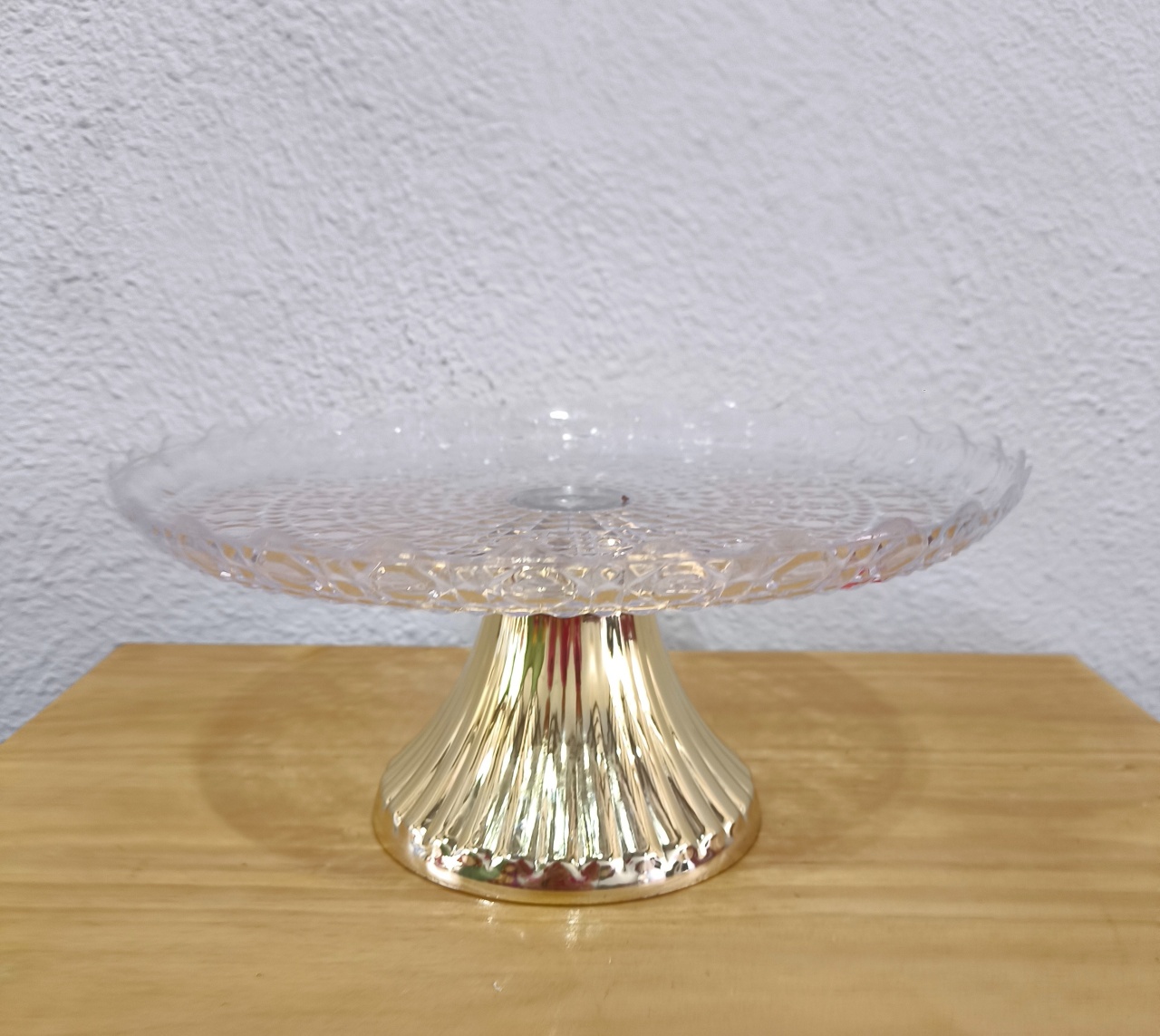 Doceira Cristal Com Base Dourado  - Baloesfeitosdesonhos 