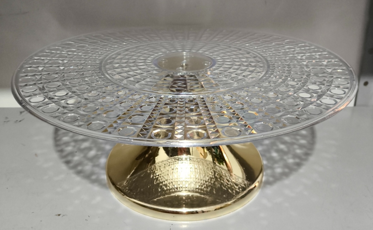 Boleira Cristal Com Pé Dourado 30 Cm - Baloesfeitosdesonhos 
