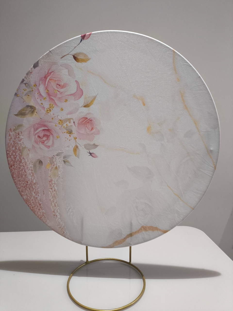 Painel de Mesa 50X50 Rosas Com Branco  - Baloesfeitosdesonhos 