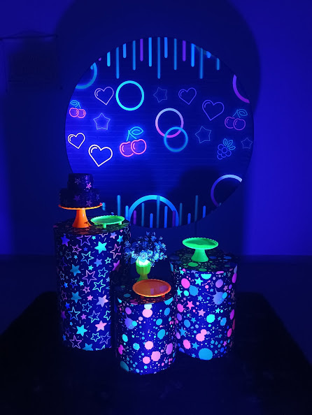 Kit Mini Table Painel Pulseirinha Com Dois Focos de Luz Neon - Baloesfeitosdesonhos 