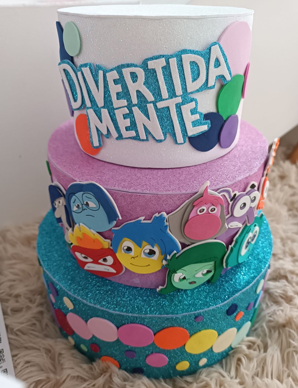 Bolo Fake Divertidamente 1 - Baloesfeitosdesonhos 