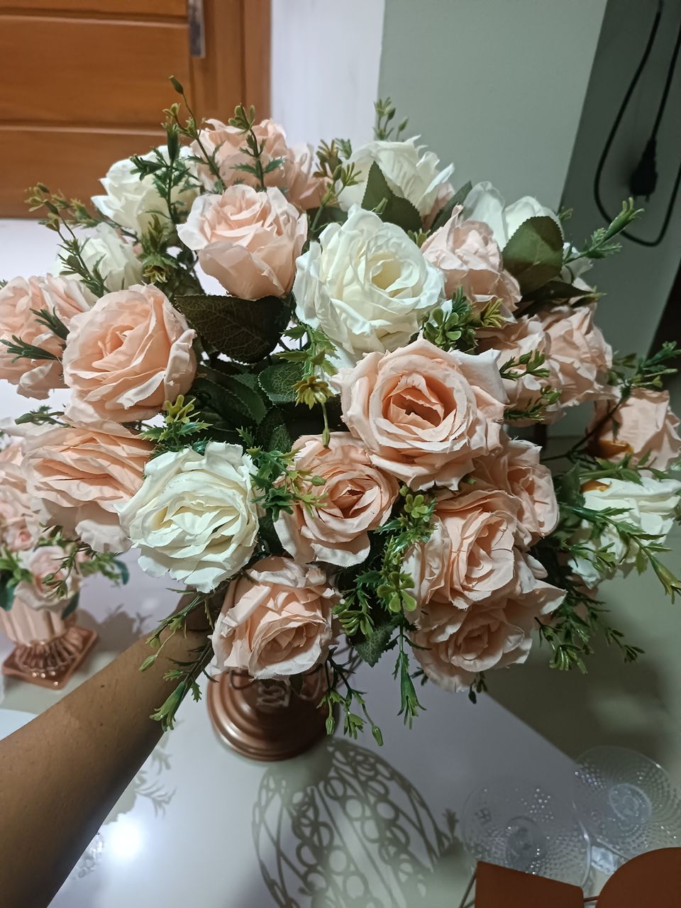 Arranjo de Flores Branca E Rose G - Baloesfeitosdesonhos 
