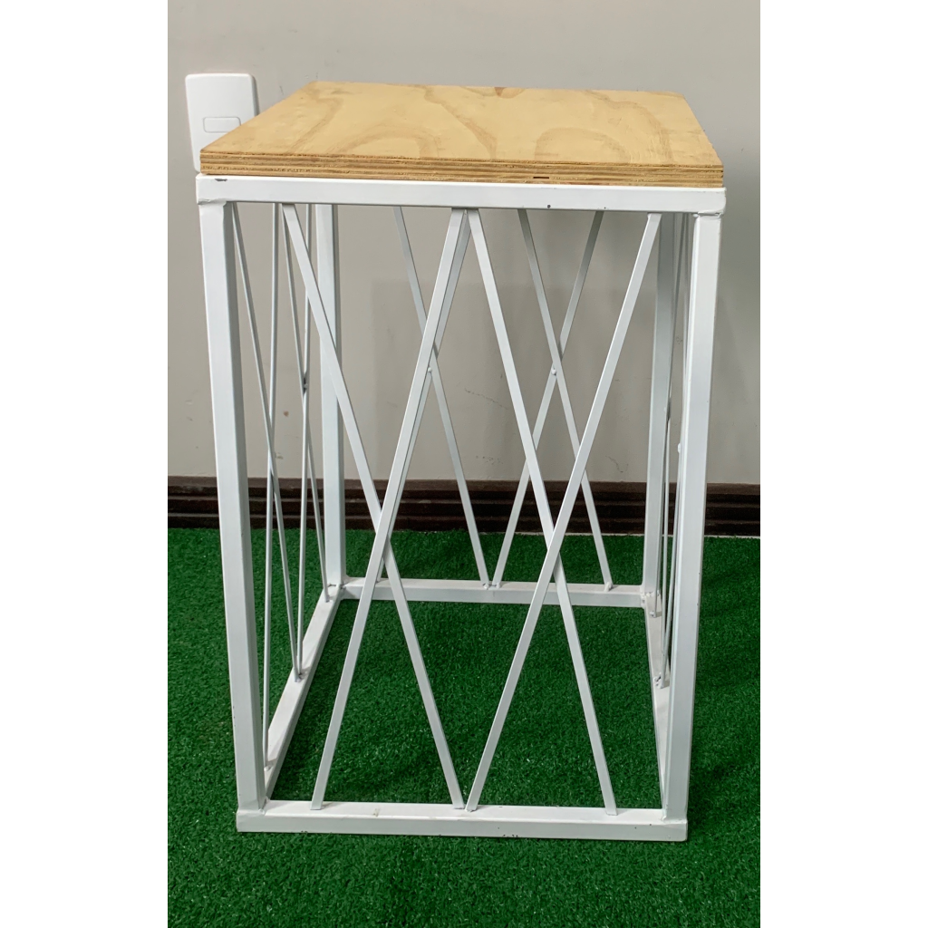 Mesa Industrial Trabalhada Branca M - i9festas