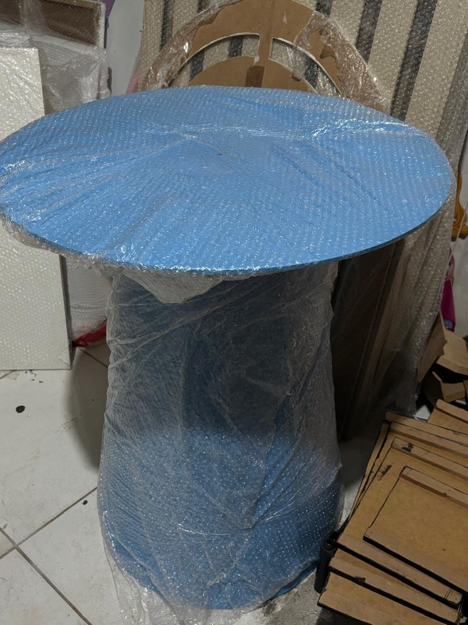 Mesa Cone Azul - GabiSantosDecor
